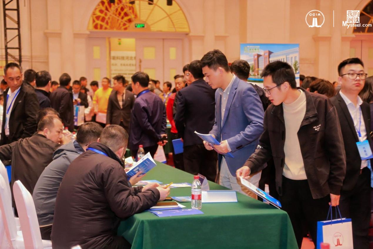 大型建筑业供需对接洽谈会现场.png